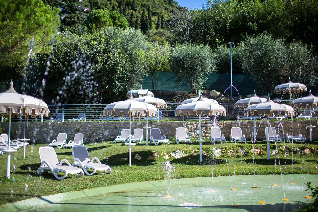 La Rocca Camping Village Bardolino Exteriör bild